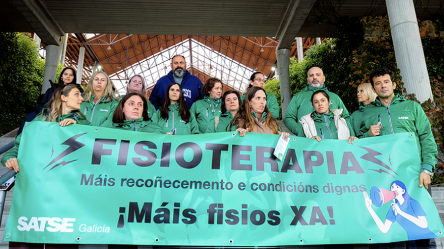 SATSE Galicia se concentró a la finalización de la OPE de Fisioterapeutas del Sergas